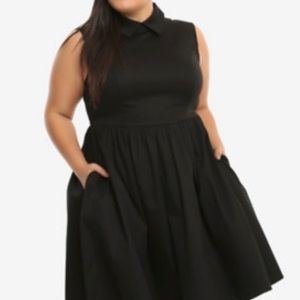Black sleeveless collared dress with pockets